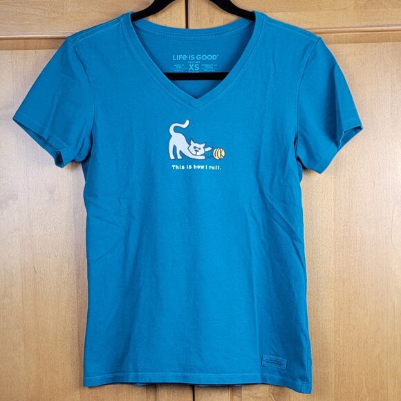 Life Is Good Aqua V-Neck Short Sleeve This Is How I Roll Cat Crusher Tee - XS - Picture 1 of 8